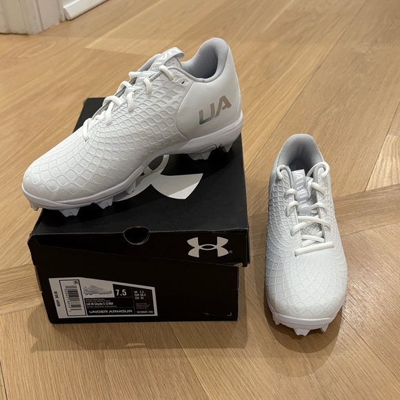 Under Armour Shoes - Under Armour White Cleats size 7.5